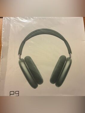 Wireless Over-Ear Headphones in Green